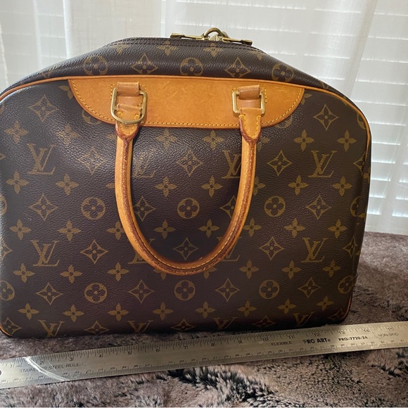 Louis Vuitton Vintage Monogram Deauville Bag - Picture 6 of 15
